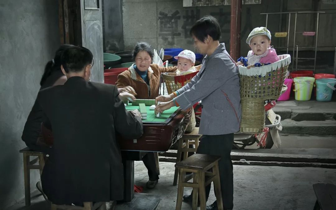 棋牌游戏：在沉默中贪婪