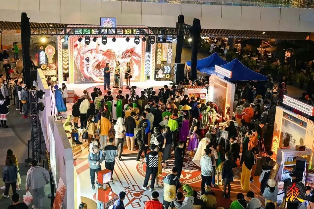 现场看了一大批「抽象」cos，我感觉这款经典游戏对味了