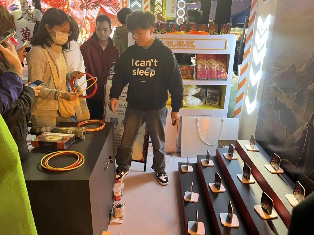 现场看了一大批「抽象」cos，我感觉这款经典游戏对味了