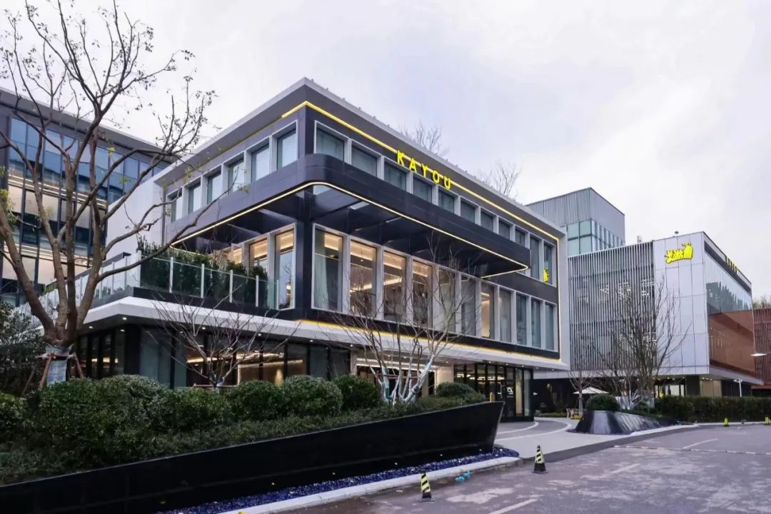被小学生偏爱的奥特曼卡牌，要抬出一家上市公司了