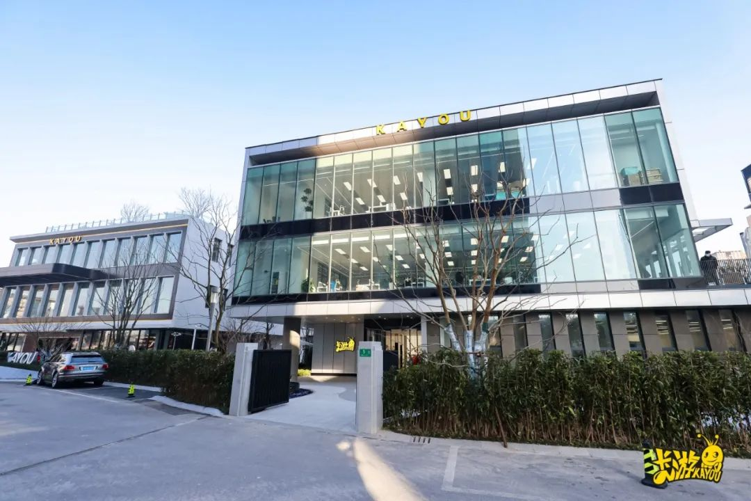 被小学生偏爱的奥特曼卡牌，要抬出一家上市公司了
