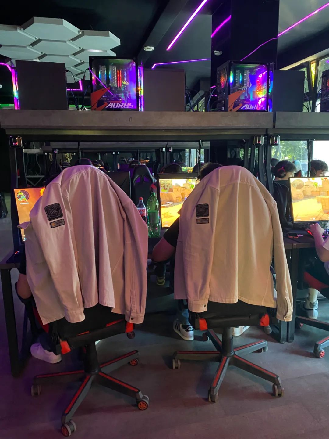 这款海外最火的MOBA，正在中亚掀起电竞狂欢