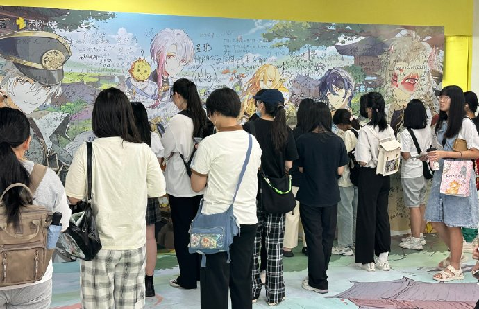 停服后回归，这款女性向手游两周上了7次热搜